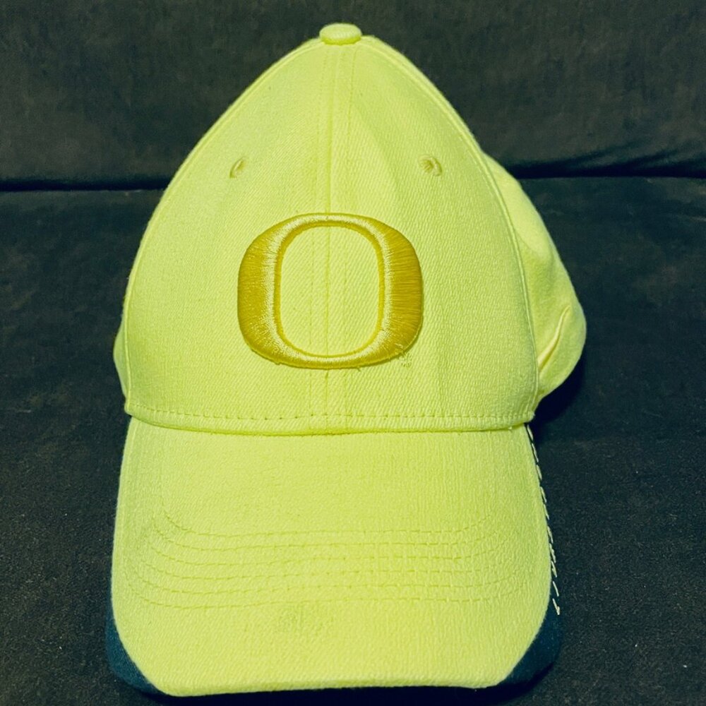 Oregon Ducks Hat Cap Fitted One Size Yellow Nike LIVESTRONG Yellow Black - Picture 1 of 5